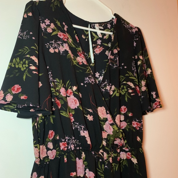 Floral Flowy Romper - Picture 2 of 4